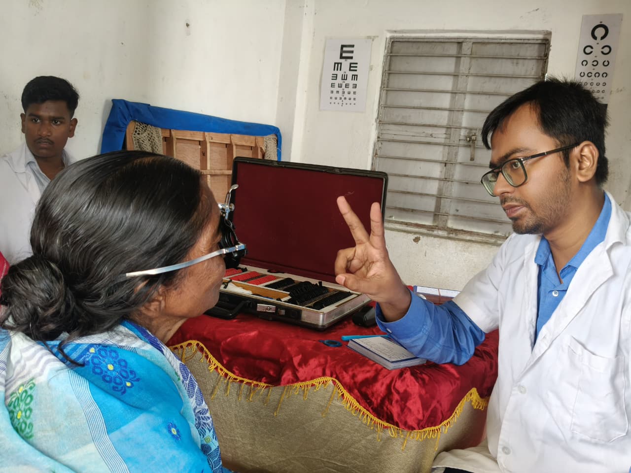 🏥 নবারুণ সংঘের বিনামূল্যে চোখ পরীক্ষা